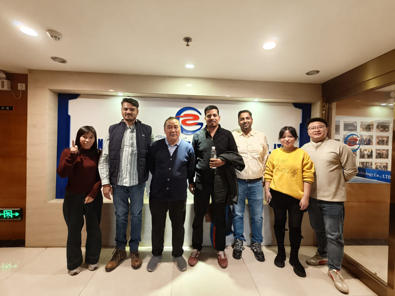 Indian customers visit company for sign order of the borehole <a href=https://www.gzpearldrill.com/en/Drilling-Rig.html target='_blank'>drilling machine</a>