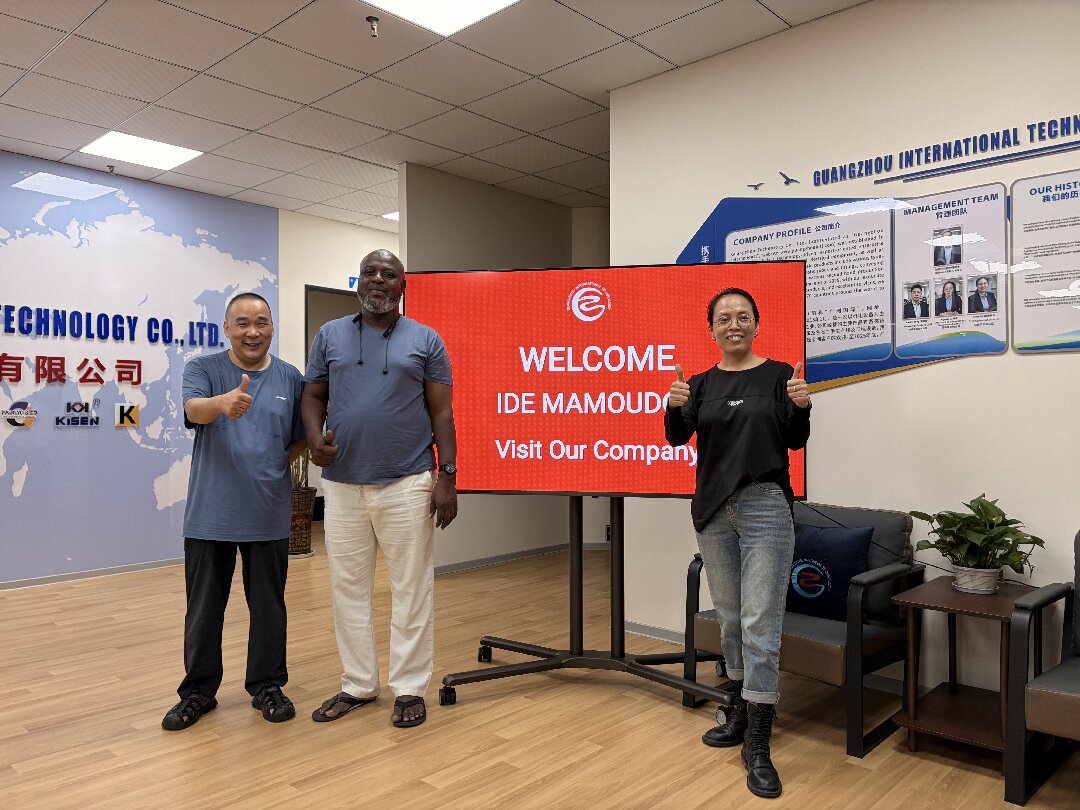 Togo clients visit the company to sign an order for water <a href=https://www.gzpearldrill.com/en/Water-well-drilling-rigs.html target='_blank'>well drilling rig</a>s